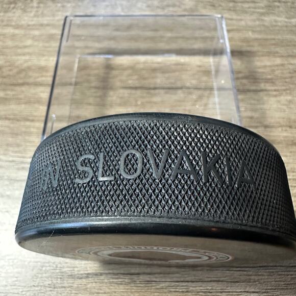 1997 WESTERN CONFERENCE CHAMPIONS DETROIT RED WINGS VINTAGE NHL PUCK - Picture 6 of 8